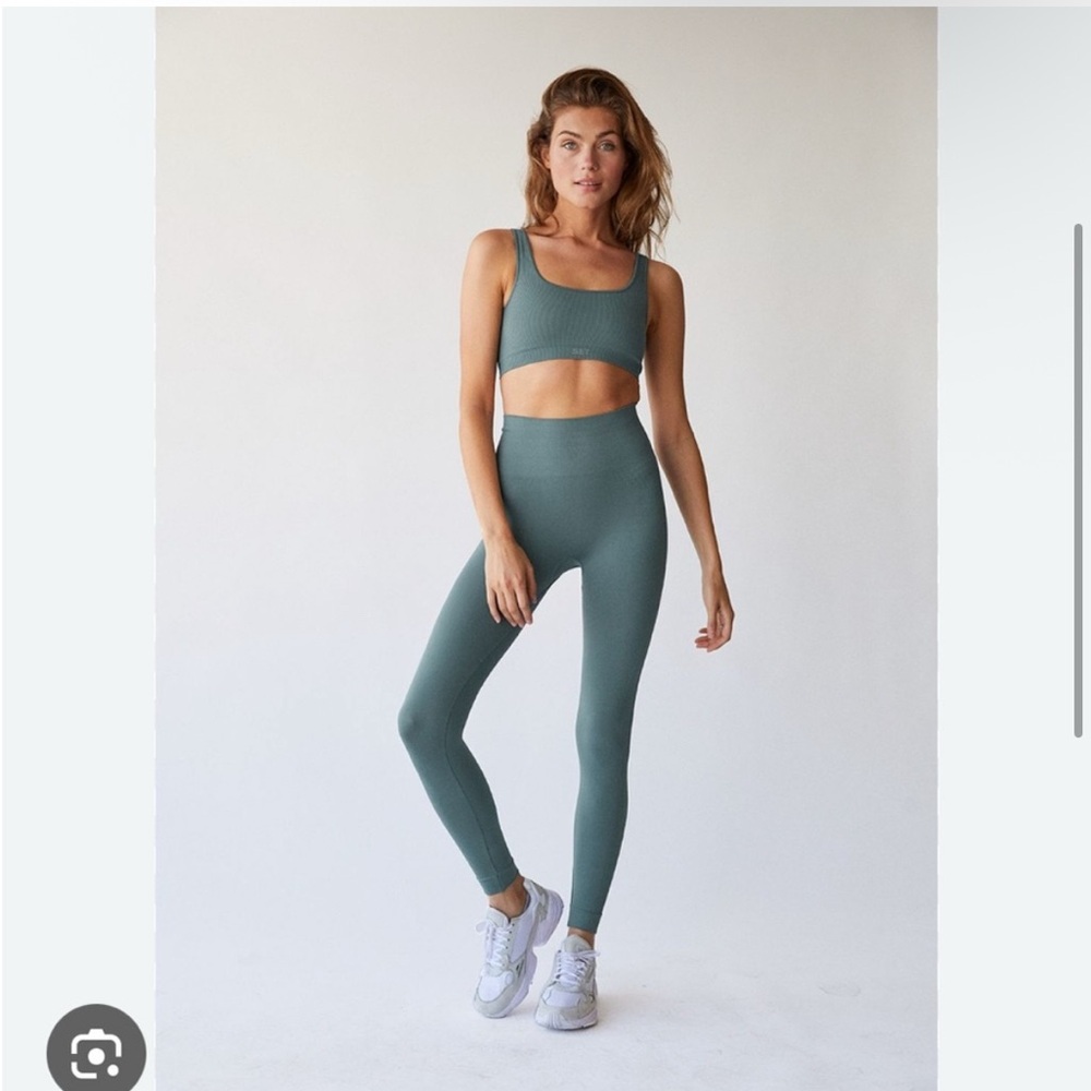 SET ACTIVE Sculptflex Box Cut Bra & Leggings NWT